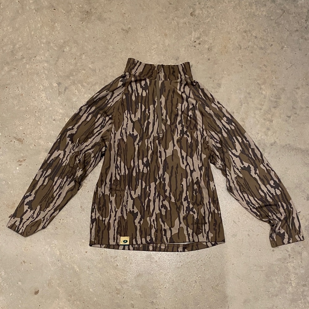 Boy’s Mossy Oak camouflage long sleeve pullover